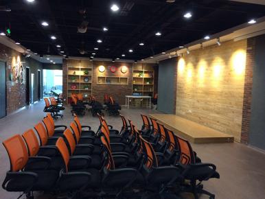 祝賀獵聘網(wǎng)工地按時(shí)完工